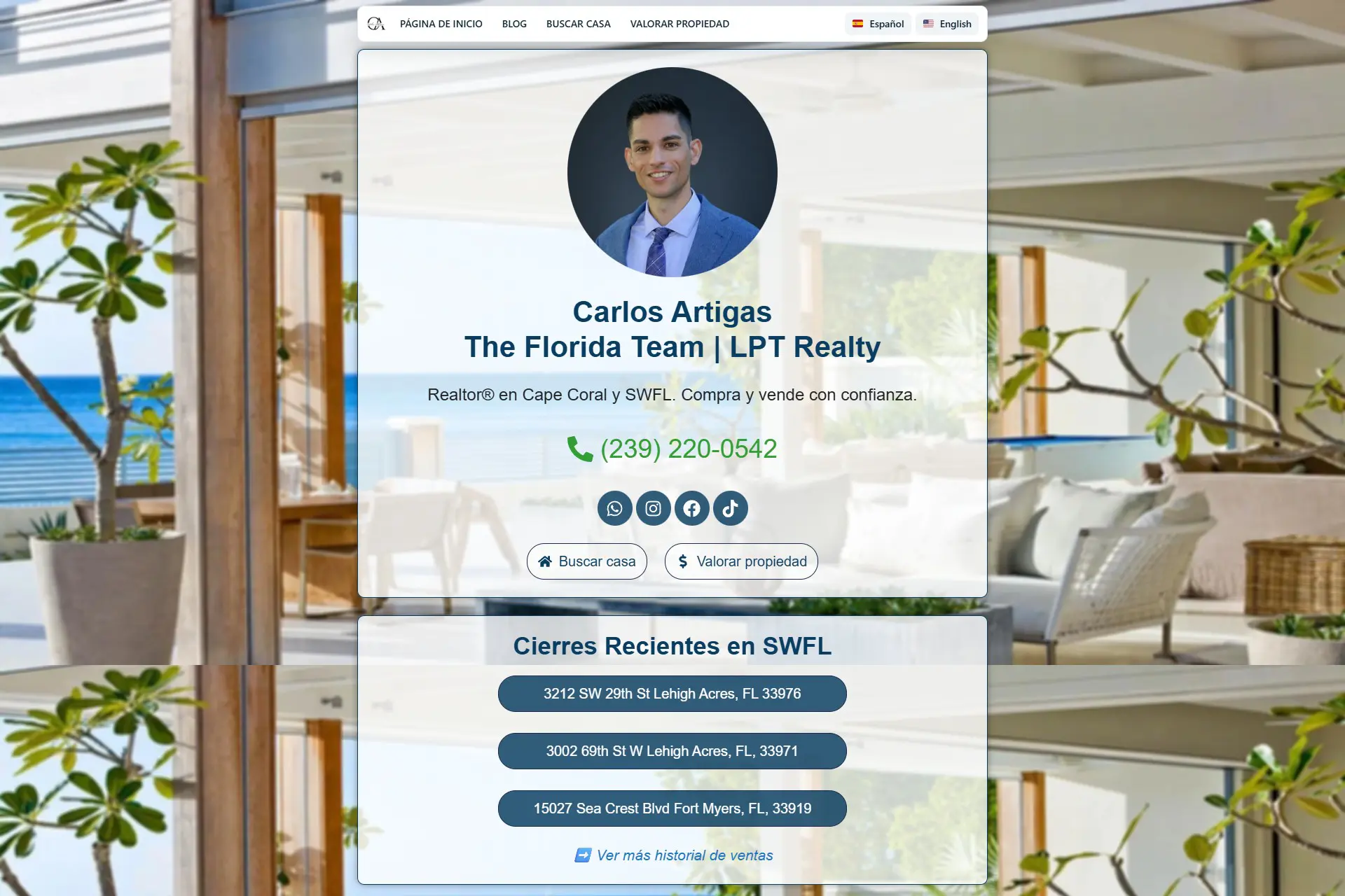 Captura de la página principal de Carlos Artigas, Realtor en Cape Coral y SWFL, mostrando su foto profesional, teléfono de contacto y botones para buscar casa o valorar propiedad.